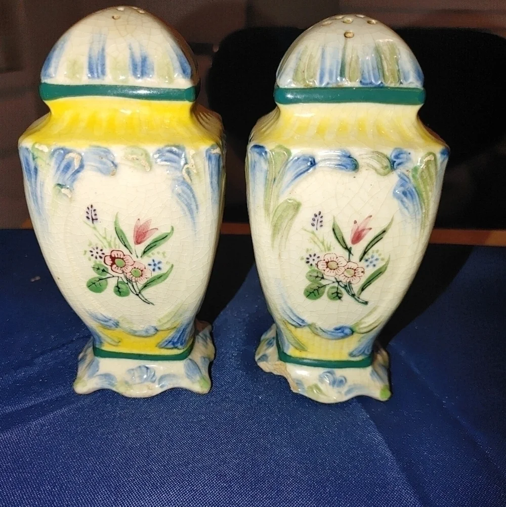 Marutomo Hand painted Antique set of Salt and Pepper shakers